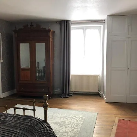 לינה וארוחת בוקר La Bicyclette Bleue מונטמוריון